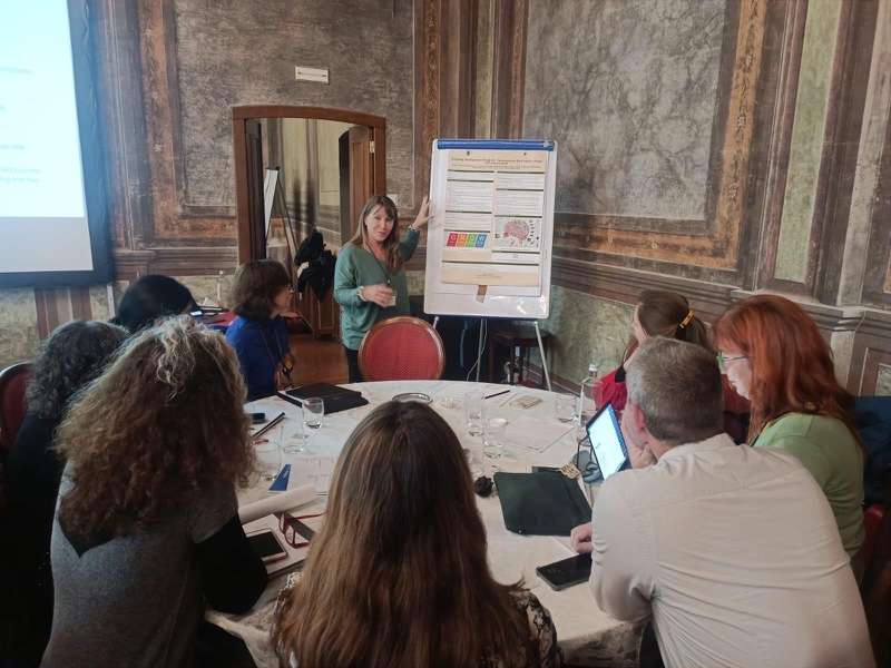 Mayte Tortosa, CEO da Proportione, a facilitar um workshop de transformação com uma equipa de cliente em Portugal.